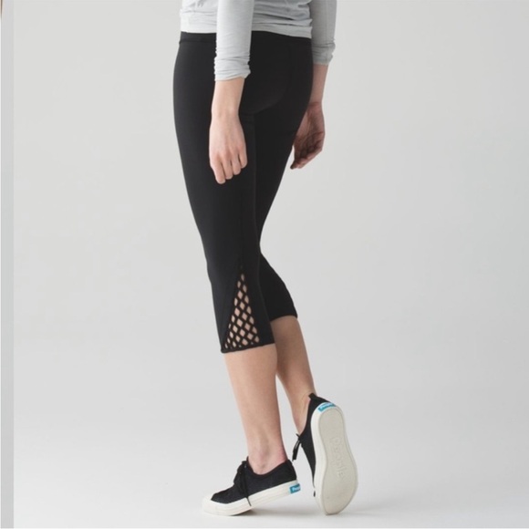 LULULEMON True Self Crop II Luon Lattice Capri Black Size 6 - Picture 4 of 16